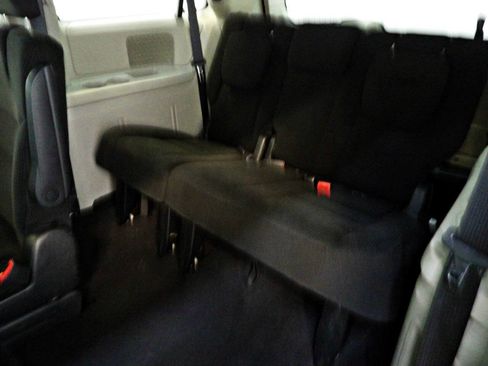 Used 2016 Dodge Grand Caravan SE FWD image 12