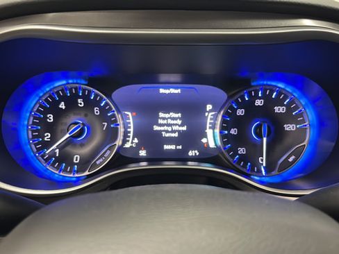 Used 2024 Chrysler Pacifica Touring-L FWD image 16