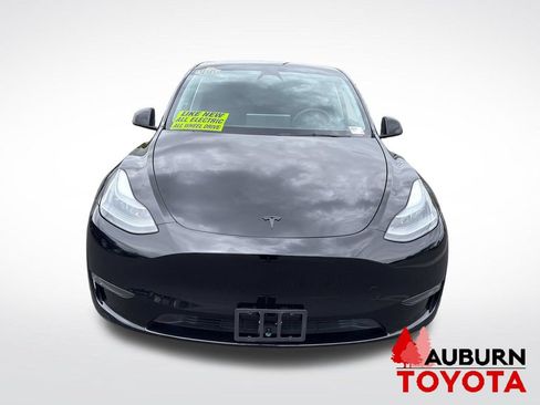Used 2024 Tesla Model Y Long Range AWD/4WD image 2