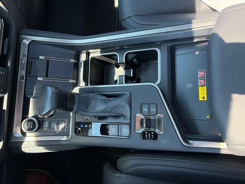Used 2024 Lexus GX 550 AWD/4WD image 10