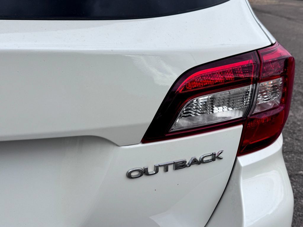 Used 2018 Subaru Outback 2.5i Touring w/ Popular Package #3 AWD/4WD image 10