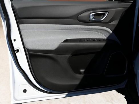 New 2026 Jeep Compass Latitude image 10