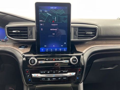 Used 2023 Ford Explorer Platinum w/ Technology Package AWD/4WD image 26
