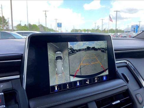 Used 2023 GMC Yukon SLT w/ SLT Premium Package image 29