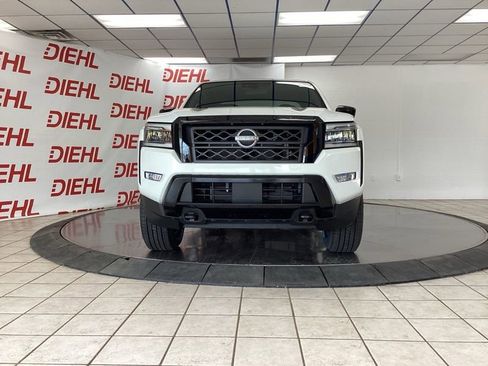 Used 2023 Nissan Frontier SV w/ Midnight Edition Package AWD/4WD image 2