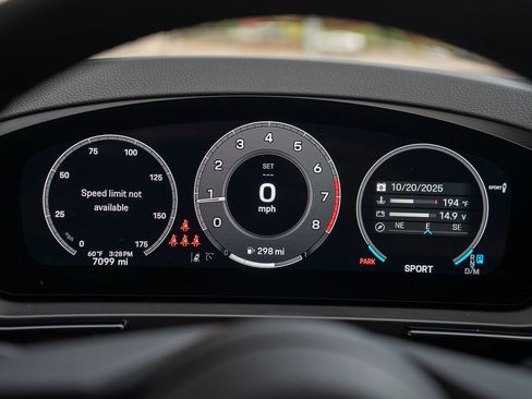 Used 2025 Porsche Cayenne image 15