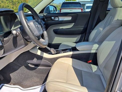 Used 2019 Volvo XC40 T5 Momentum image 19