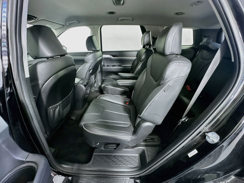 Used 2025 Hyundai Palisade SEL FWD image 29