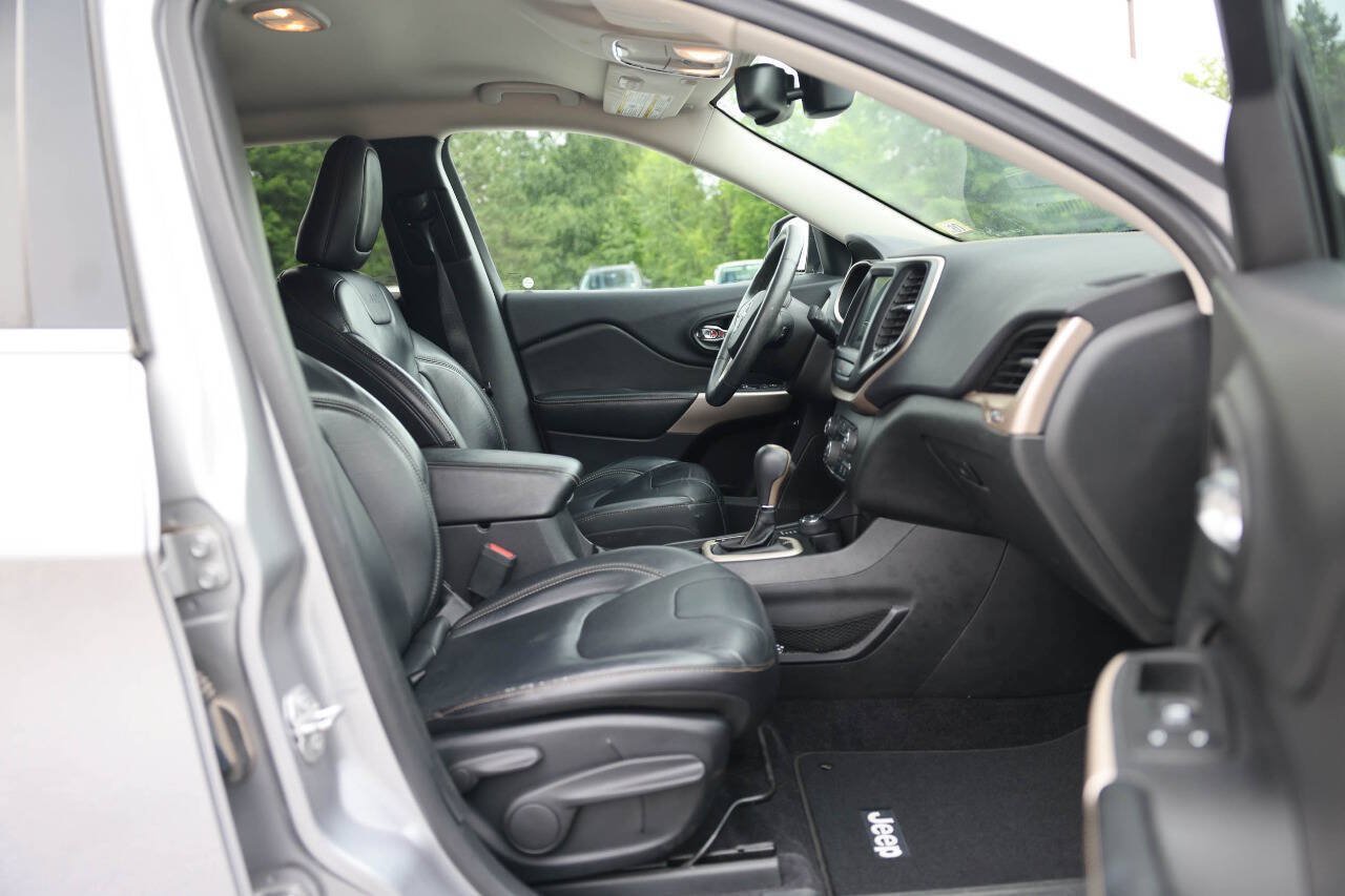 Used 2017 Jeep Cherokee Limited AWD/4WD image 9