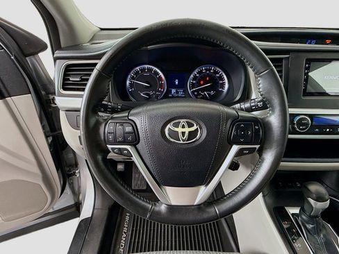 Used 2015 Toyota Highlander Plus AWD/4WD image 11