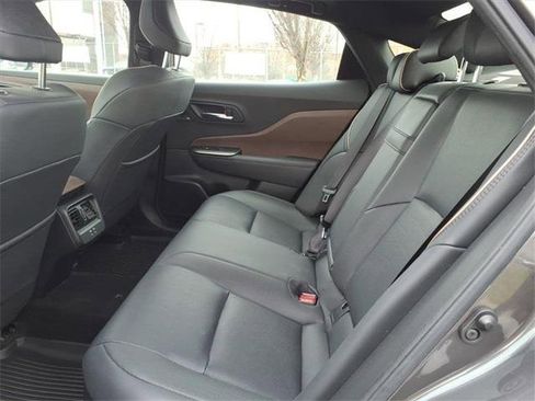 Used 2023 Toyota Crown Limited image 13