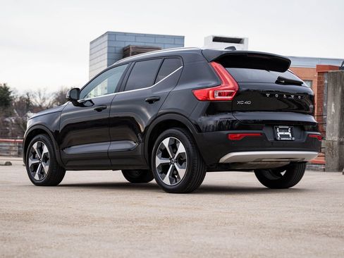 Certified 2023 Volvo XC40 B5 Plus w/ Driver Assist Package image 5