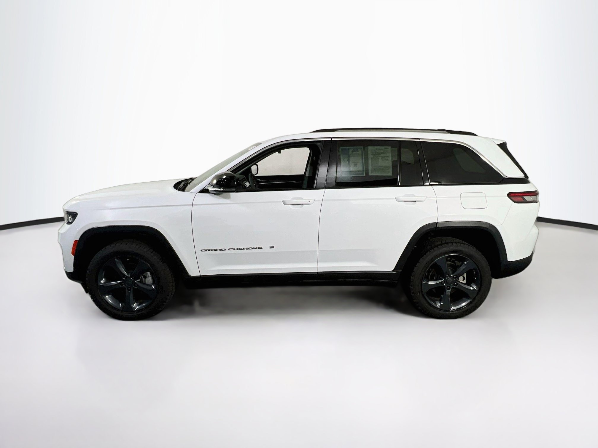 Used 2023 Jeep Grand Cherokee Limited AWD/4WD image 8