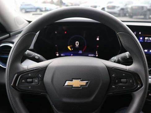 Used 2025 Chevrolet Trax LT image 17