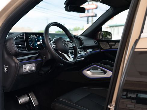 Used 2023 Mercedes-Benz Maybach GLS 600 4MATIC image 46