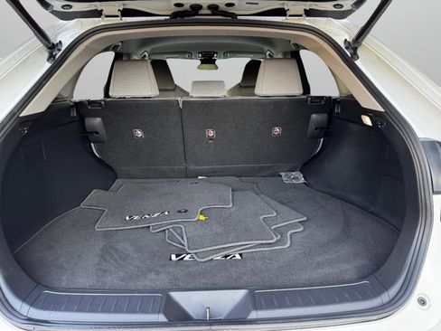 Used 2021 Toyota Venza LE image 14