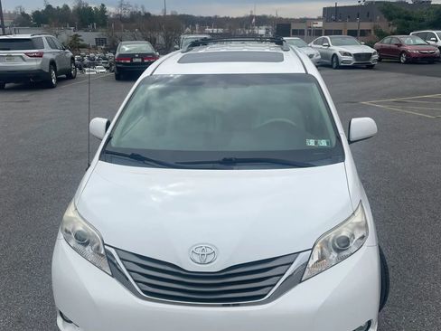 Used 2013 Toyota Sienna XLE w/ Entertainment Pkg image 24