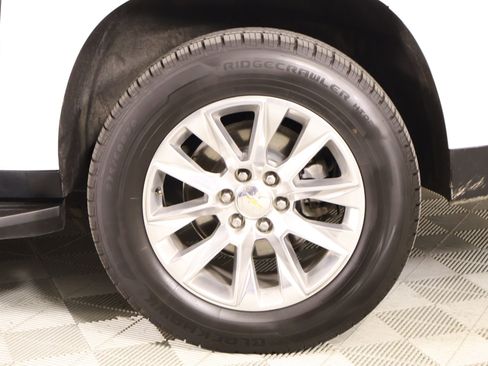 Used 2023 Chevrolet Suburban Premier image 19