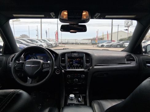 Used 2022 Chrysler 300 S image 16