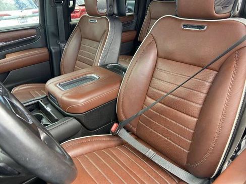Used 2024 GMC Yukon XL Denali Ultimate AWD/4WD image 15