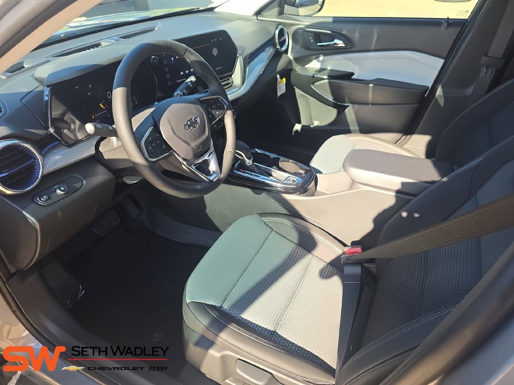 New 2026 Chevrolet Trax LT w/ Midnight Edition FWD image 17
