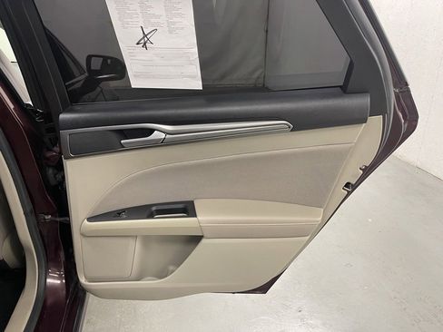 Used 2018 Ford Fusion SE w/ Fusion SE Technology Package image 12