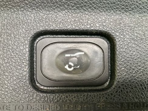 Used 2019 Ford Explorer XLT w/ Equipment Group 202A image 33