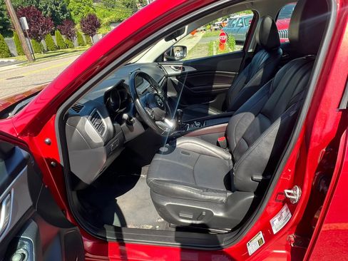 Used 2017 MAZDA MAZDA3 Touring w/ Popular Equipment Package FWD image 27