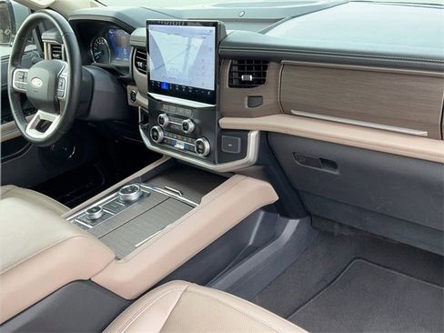 Used 2024 Ford Expedition Limited image 25