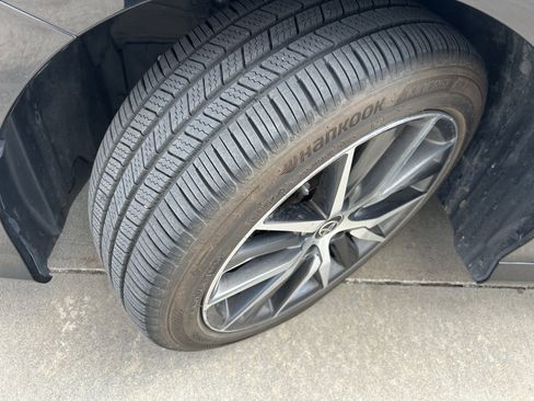 Certified 2022 Toyota Camry XLE w/ Navigation Upgrade Package image 9