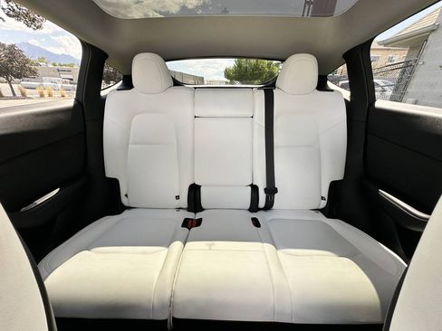 Used 2025 Tesla Model Y Long Range AWD/4WD image 47