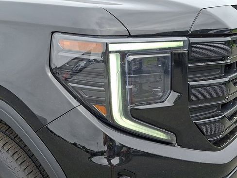 Used 2023 GMC Sierra 1500 Elevation w/ Preferred Package AWD/4WD image 9