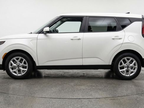 Used 2025 Kia Soul LX w/ LX Technology Package image 3