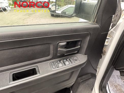 Used 2018 RAM 3500 Tradesman w/ Chrome Appearance Group image 17