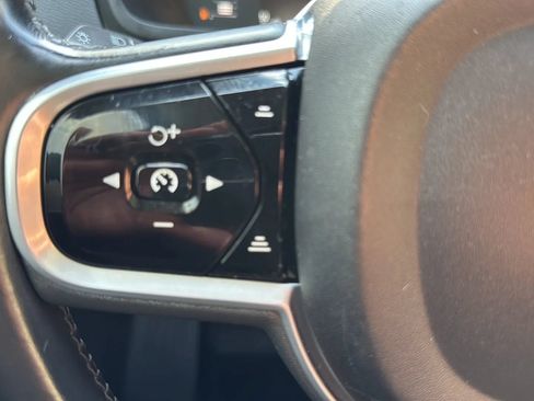 Used 2018 Volvo XC90 T5 Momentum w/ Convenience Package AWD/4WD image 12