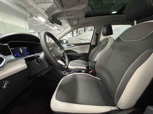 New 2025 Volkswagen Taos SE image 3