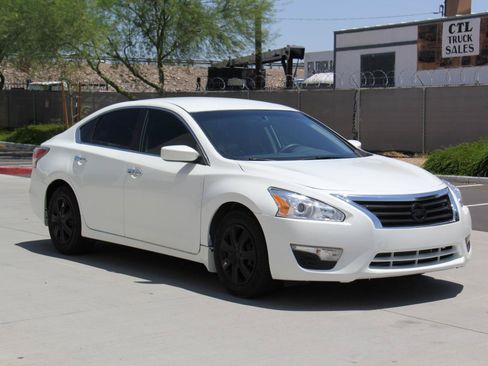 Used 2015 Nissan Altima 2.5 S w/ Power Driver Seat Package FWD image 3