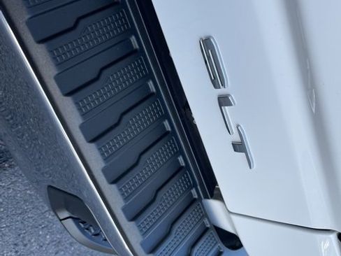 Used 2022 GMC Sierra 1500 SLT w/ SLT Premium Package image 17