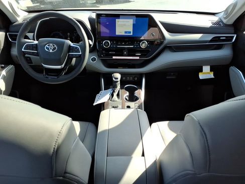 New 2026 Toyota Highlander Limited AWD/4WD image 8