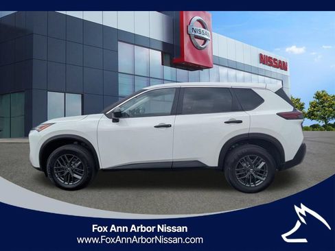 Certified 2023 Nissan Rogue S FWD image 2