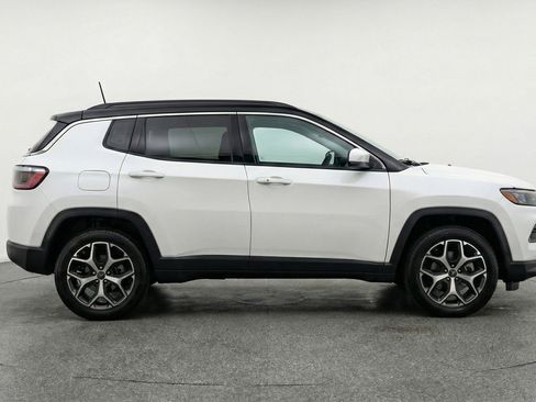 Used 2025 Jeep Compass Limited image 11