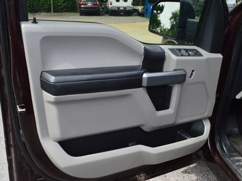 Used 2018 Ford F150 XLT AWD/4WD image 14