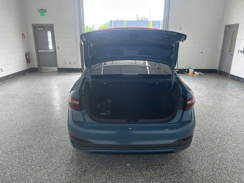 Used 2025 Volkswagen Jetta SE FWD image 11