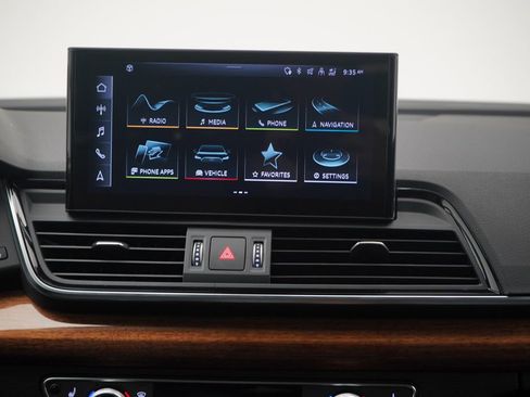 Used 2023 Audi Q5 2.0T Premium w/ Convenience Package image 11