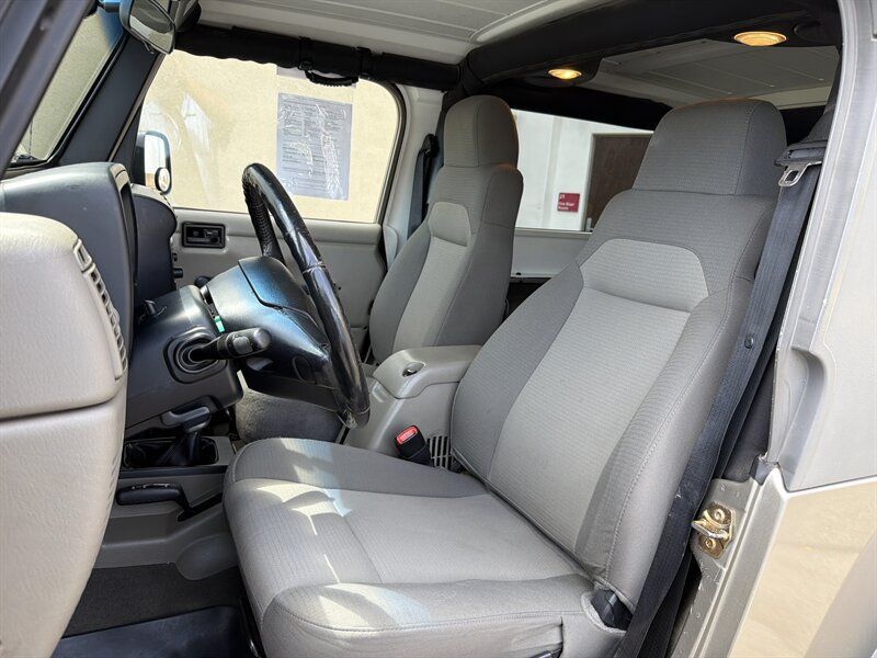 Used 2005 Jeep Wrangler Unlimited Rubicon w/ Sahara Edition Group AWD/4WD image 17