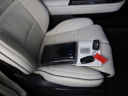 Used 2020 Lincoln Navigator Black Label w/ Cargo Convenience Package image 27