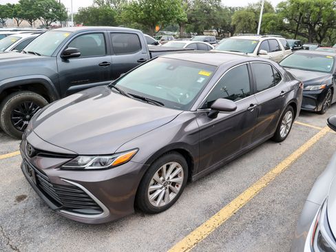 Used 2024 Toyota Camry LE w/ Convenience Package FWD image 3