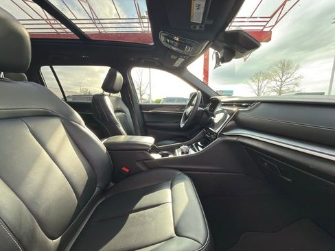 Certified 2025 Jeep Grand Cherokee L Limited w/ Black Appearance Package image 43