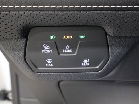 Used 2025 Volkswagen Atlas SEL Premium R-Line image 33