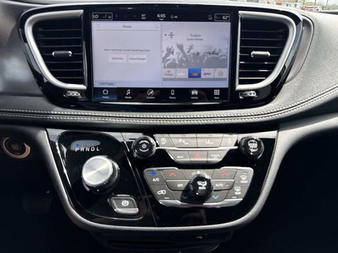 New 2026 Chrysler Pacifica Select image 16